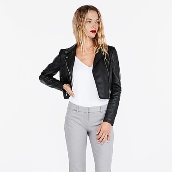 Black or white option* Express Downtown Cami Tank - Picture 10 of 11